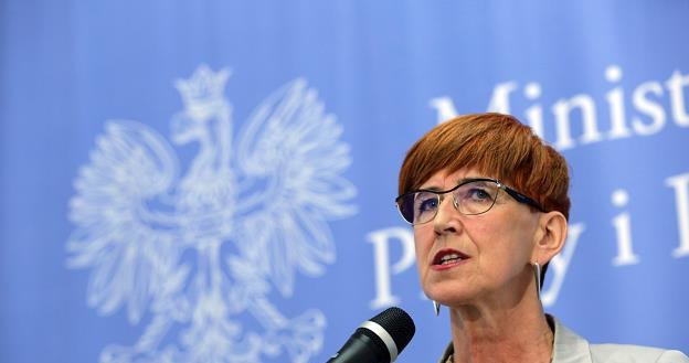 Elżbieta Rafalska, minister rodziny, pracy i polityki społecznej. Fot. Tomasz Gzell /PAP