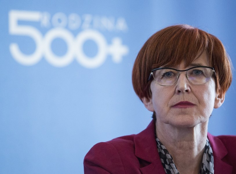 Elżbieta Rafalska, szefowa MRPiPS /Andrzej Hulimka  /Reporter
