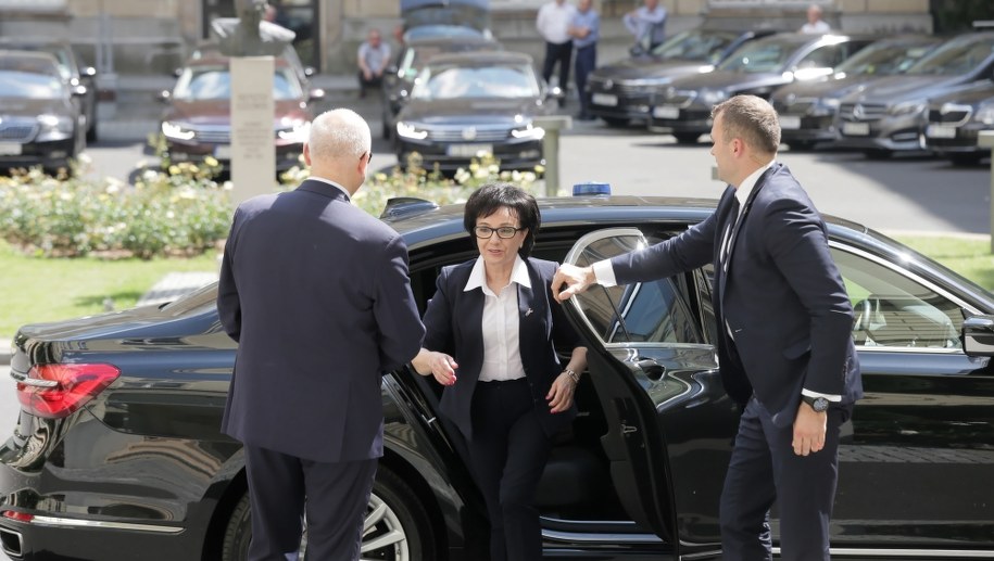 Elżbieta Witek przyjeżdża do MSWiA /Wojciech Olkusnik  /PAP