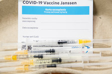 EMA odradza stosowanie szczepionki Janssen u chorych na zespół przesiąkania włośniczek 