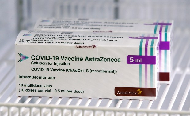 EMA odradza szczepienie AstąZeneką osób z rzadką chorobą naczyń krwionośnych