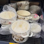 Kaufland Emaliowane garnki z kurką wróciły do Kauflandu. Ten wzór już dobrze znam