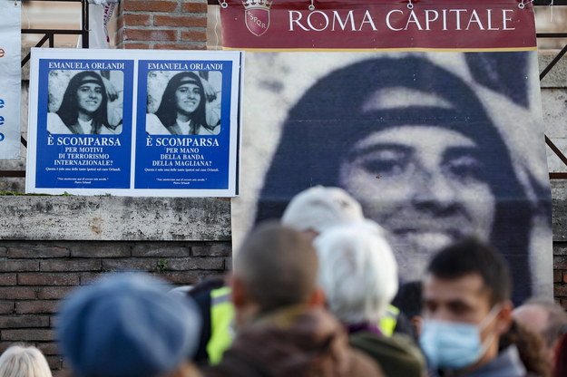 Emanuela Orlandi na plakatach rozwieszonych w Rzymie w styczniu tego roku /Fabio Frustaci /PAP/EPA