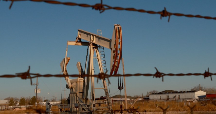 Embargo na rosyjską ropę kluczowe dla dochodów Rosji /JOE RAEDLE / GETTY IMAGES NORTH AMERICA  /AFP