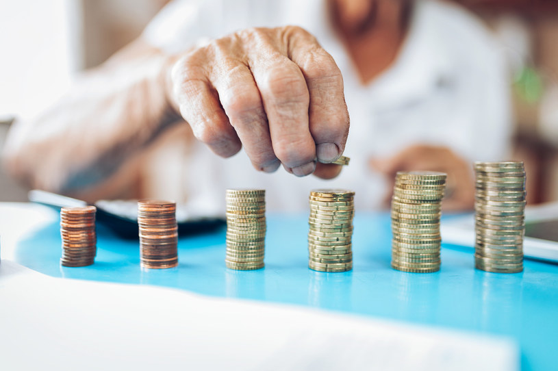 Emeryci, którzy ukończyli powszechny wiek emerytalny, mogą dorabiać do swojej emerytury bez ograniczeń /123RF/PICSEL