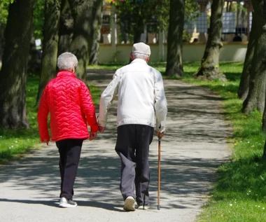 Emeryci mają dość, pozywają państwo za niskie emerytury. Dostali już 1,5 mld zł