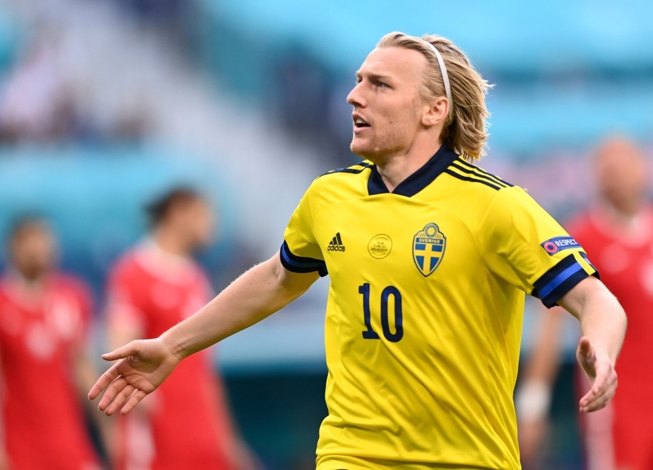 Emil Forsberg  cieszy się po zdobyciu gola na 1:0 w meczu z Polską /KIRILL KUDRYAVTSEV / POOL / AFP  /PAP/EPA