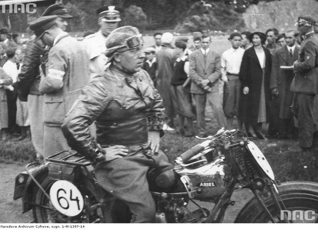Emil Schweitzer podczas międzynarodowego wyścigu górskiego w Wiśle (lipiec 1932 r.) /Z archiwum Narodowego Archiwum Cyfrowego