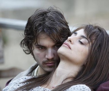Emile Hirsch i Penélope Cruz w scenie z filmu "Powtórnie narodzony"