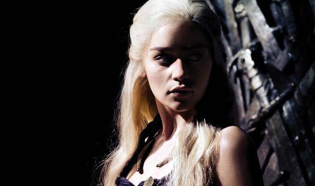 Emilia Clarke jako księżniczka Daenerys Targaryen w "Grze o tron" /materiały prasowe
