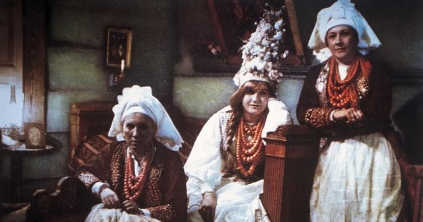Emilia Krakowska, Ewa Ziętek i Izabela Olszewska w filmie Andrzeja Wajdy "Wesele" (1972) /materiały prasowe