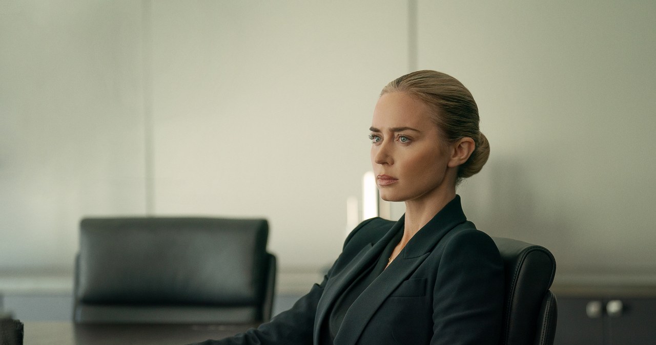 Emily Blunt w filmie "Recepta na przekręt" /BRIAN DOUGLAS/NETFLIX /Netflix