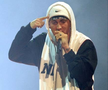 Eminem pokazuje co myśli o byłej żonie /arch. AFP