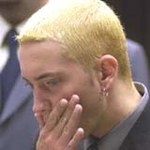 Eminem rozdaje prezenty