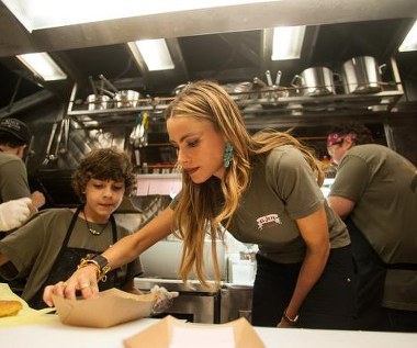 Emjay Anthony, Sofía Vergara i Jon Favreau w scenie z filmu "Szef"