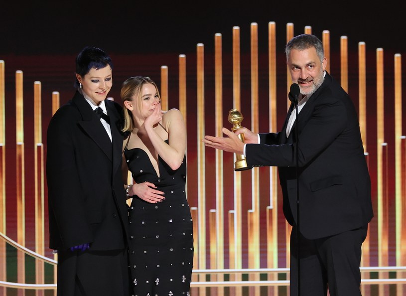 Emma D’Arcy, Milly Alcock i Miguel Sapochnik na gali Złotych Globów /Getty Images