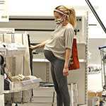 Emma Roberts robi ostatnie zakupy przed porodem