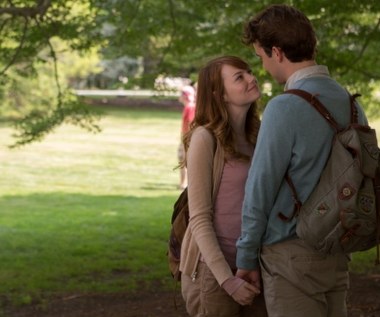 Emma Stone i Jamie Blackley w filmie "Nieracjonalny mężczyzna"