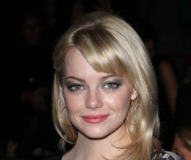 Emma Stone tak naprawdę jest blondynką. Przefarbowała się na rudo do roli w komedii "Supersamiec" i przy tym kolorze już pozostała.