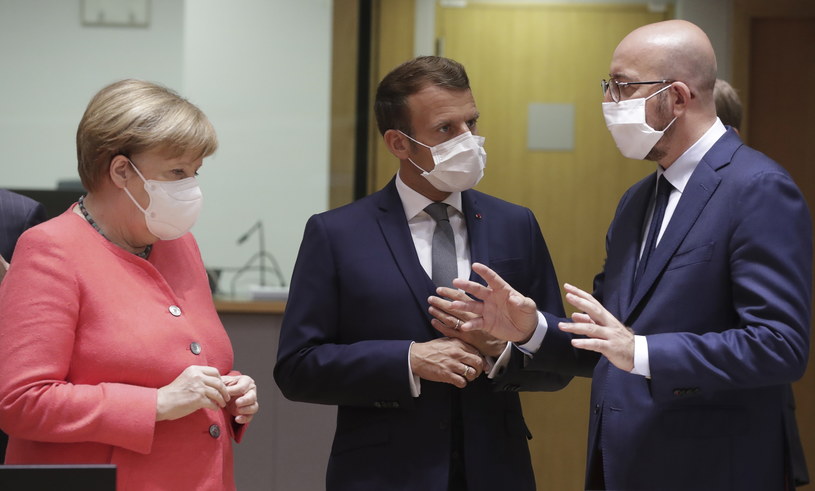 Emmanuel Macron, Angela Merkel i Charles Michel podczas piątkowego szczytu /STEPHANIE LECOCQ / POOL /PAP/EPA