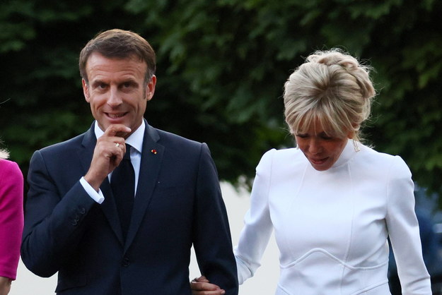 Emmanuel Macron i jego żona Brigitte Macron /YVES HERMAN / POOL /PAP/EPA
