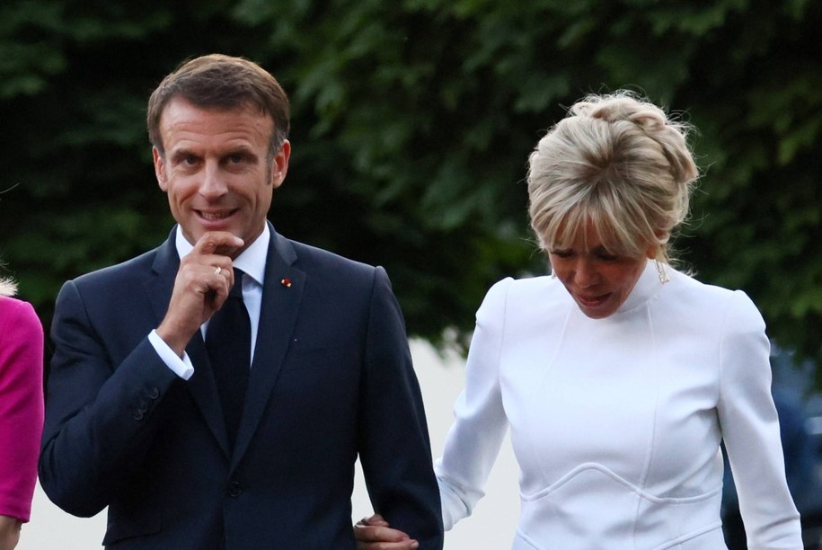 Emmanuel Macron i jego żona Brigitte Macron /YVES HERMAN / POOL /PAP/EPA