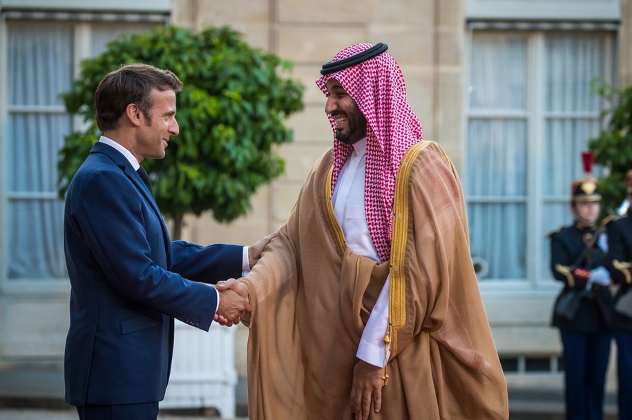 Emmanuel Macron i Mohammed ibn Salman //CHRISTOPHE PETIT TESSON /PAP/EPA