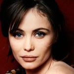 Emmanuelle Béart hipnotyzuje spojrzeniem