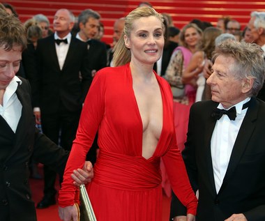 Emmanuelle Seigner często staje publicznie w obronie męża. W ostatnim czasie skrytykowała film Quentina Tarantino "Pewnego razu... w Hollywood" za fabularne żerowanie na tragedii Sharon Tate (żona Romana Polańskiego zamordowana przez bandę Mansona - przyp. red.). "Jak można posługiwać się tragicznym życiem kogoś - jednocześnie depcząc go?" - Seigner oburzała się na jednym z portali społecznościowych.

Aktorka twierdziła, że nie krytykuje samego filmu, tylko fakt, iż tragiczne życie jej męża jest wykorzystywane do robienia interesów - bez pytania głównego zainteresowanego o zdanie.