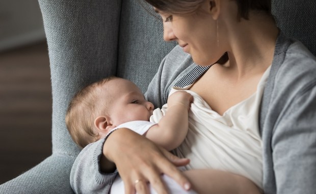 Emocje matki wpływają na skład mleka. Polskie badania zaskakują