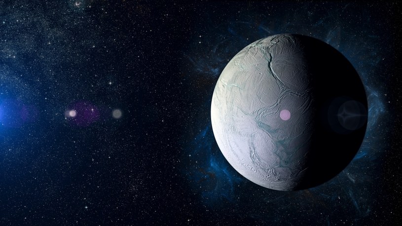 Enceladus to księżyc Saturna, gdzie może być życie. /igorfilonenko /123RF/PICSEL