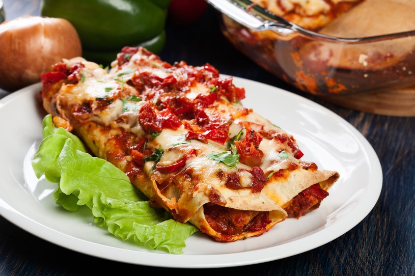 Enchilada to popularne danie kuchni meksykańskiej. Łatwo można przygotować je w domu /123RF/PICSEL
