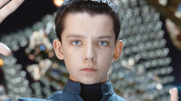 Ender (Asa Butterfield) to niezwykłe dziecko. Czy na tyle jednak, by odmienić losy świata? /materiały dystrybutora