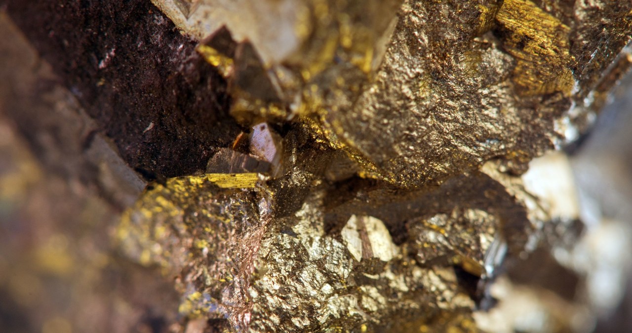 Endohedralny fuleren - przy nim złoto jest "bezwartościowe" /123RF/PICSEL