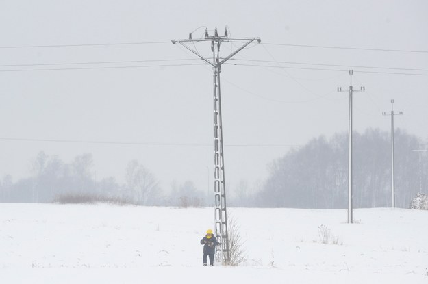 Energetycy od wczoraj usuwają liczne awarie sieci /Przemysław Piątkowski /PAP