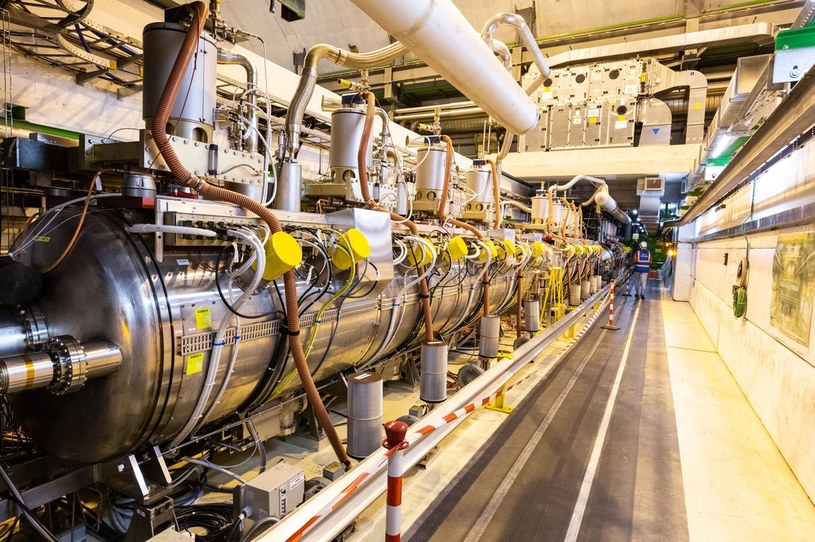 Energia promieniowania kosmicznego kilkadziesiąt milionów razy przewyższa to, co udaje się uzyskać w największym akceleratorze cząstek na Ziemi, Wielkim Zderzaczu Hadronów ze szwajcarskiego instytutu CERN /Ronald Patrick /Getty Images