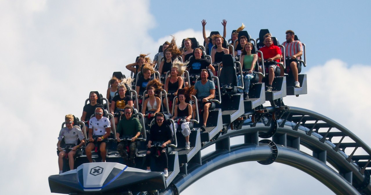 Energylandia to największy park rozrywki w Polsce z licznymi rollercoasterami, w tym Hyperionem. /Beata Zawrzel /Reporter