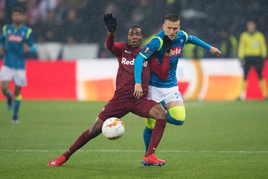 Enock Mwepu i Piotr Zieliński /ANDREAS SCHAAD /PAP/EPA