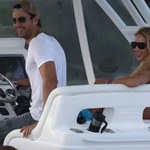 Enrique Iglesias całuje fankę na koncercie! Annie Kurnikowej taki widok chyba się nie spodoba