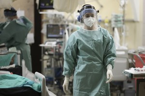 Epidemia COVID-19 w Polsce. Najnowszy raport resortu zdrowia