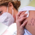 Epidemia koronawirusa: Ponad 45 tys. szczepień wykonanych w Polsce w poniedziałek. Część dzieci wraca do szkół [RAPORT]