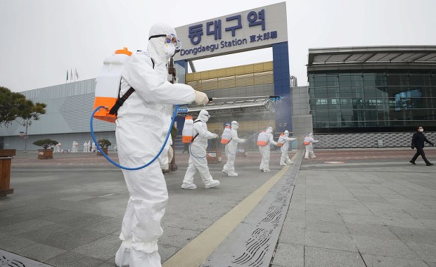 Epidemia koronawirusa. Ponad tysiąc nowych przypadków zachorowań