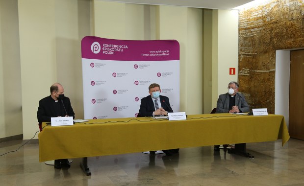 Episkopat o wątpliwościach wobec szczepionek: Budzą poważny sprzeciw moralny, jednak wierni mogą z nich korzystać