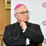 Episkopat: W podatkowych zmianach brakuje rekompensaty za składkę zdrowotną