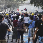 "Epoka kamienia się skończyła, nie boimy się waszych gróźb". Protesty w Mjanmie