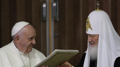 „Epokowe”. Rosyjskie media o spotkaniu papieża Franciszka i patriarchy Cyryla