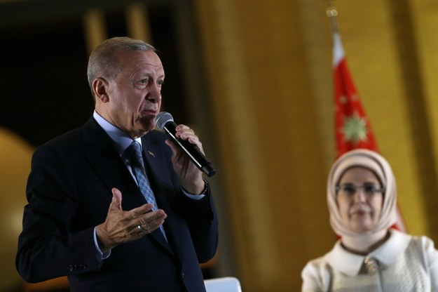 Erdogan zwyciężył w drugiej turze wyborów prezydenckich w Turcji /NECATI SAVAS /PAP/EPA