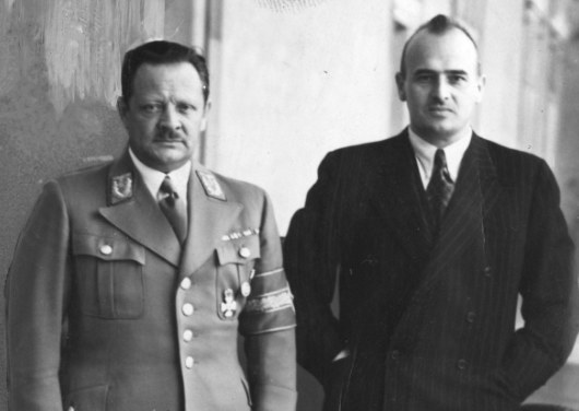 Erich Koch w towarzystwie generalnego gubernatora Hansa Franka (z prawej) /Z archiwum Narodowego Archiwum Cyfrowego