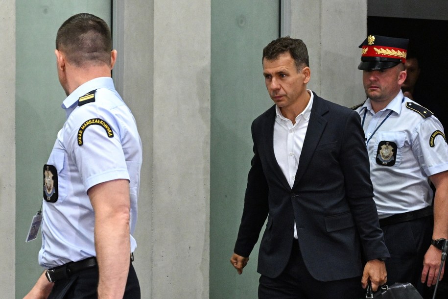 Ernest Bejda doprowadzony na posiedzenie sejmowej komisji śledczej /Radek Pietruszka /PAP