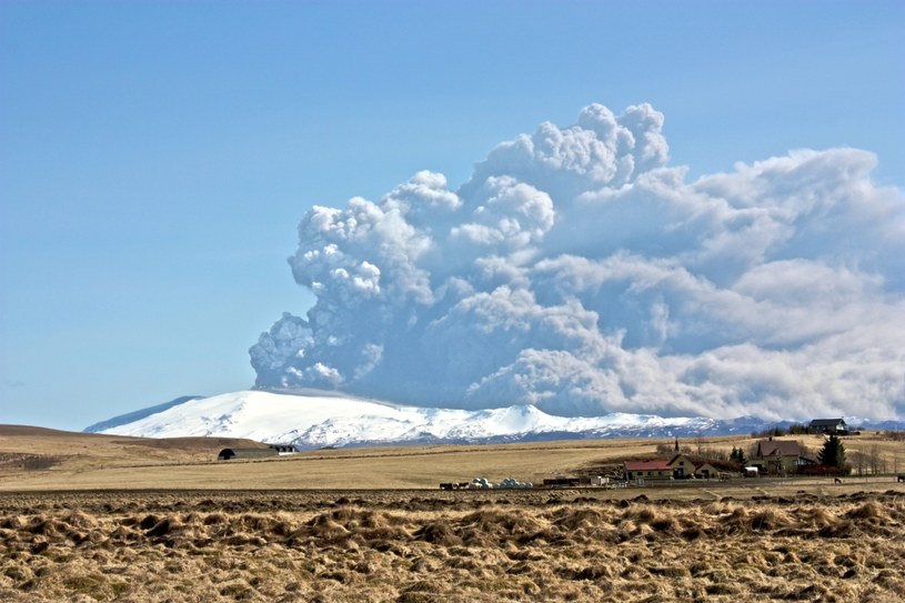 Erupcja stratowulkanu Eyjafjallajökull z kwietnia 2010 r. /Bjarki Sigursveinsson /Wikimedia